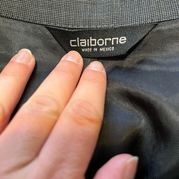 Gray Claiborne Men’s Suit- Size 35 - Picture 9 of 9